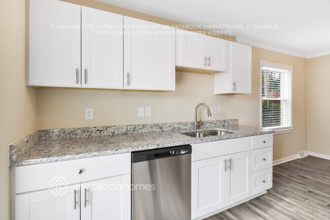 Foto del edificio - 7311 Riding Trail Rd