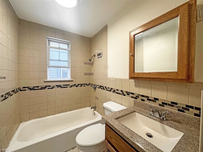 Foto del edificio - 3 br, 1 bath Triplex - 56 Granger St Gorge...