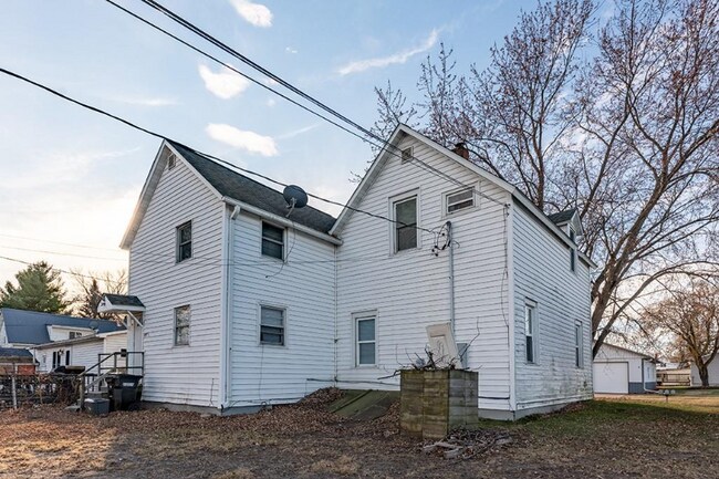 Building Photo - 205 Helgerson St