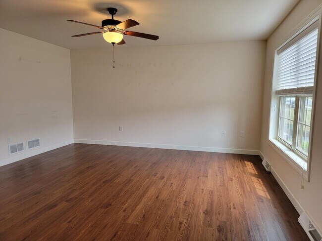 Foto del edificio - 5231 Summerfield Dr