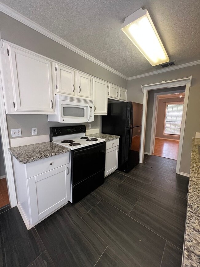 Building Photo - West Shreveport Available October 1st!