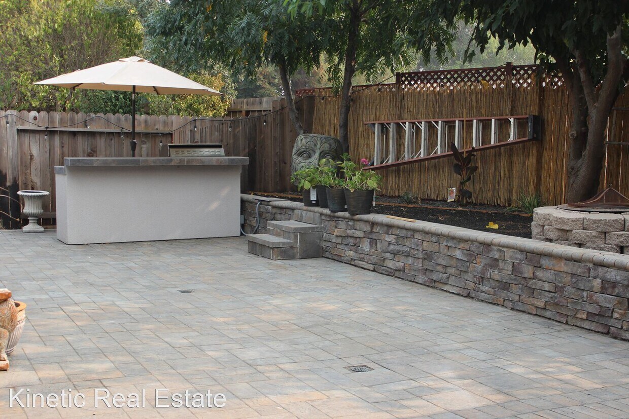 Foto principal - 3 br, 2 bath House - 4609 West Rishell Court