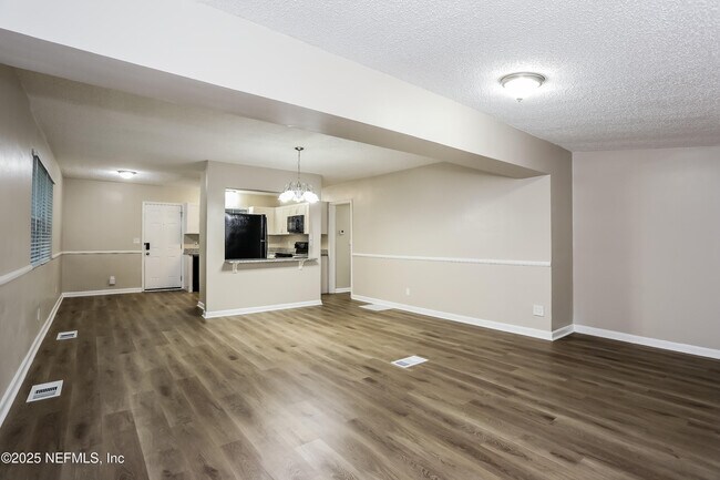 Foto del edificio - 5909 Caribbean Ct N