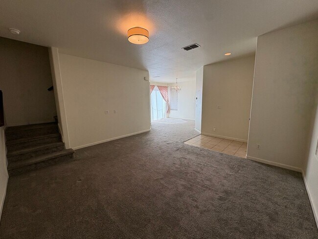 Building Photo - Modern 2 bed/2.5 bath with BONUS ROOM in West Sac
