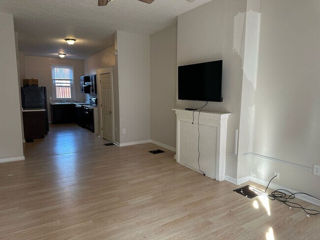 Foto del edificio - 3 bedroom Row house on the Northside!