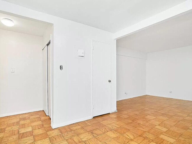 Foto del edificio - 310 Lenox Rd