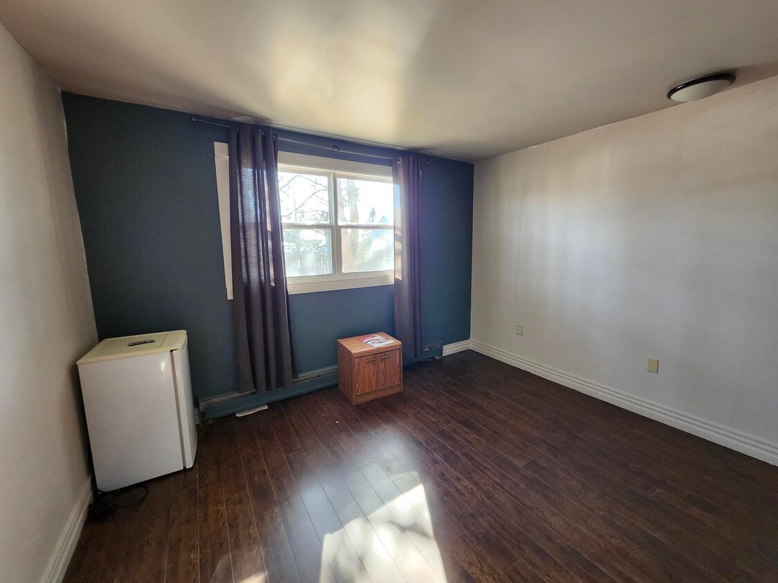 Building Photo - 609 Rothesay Ave