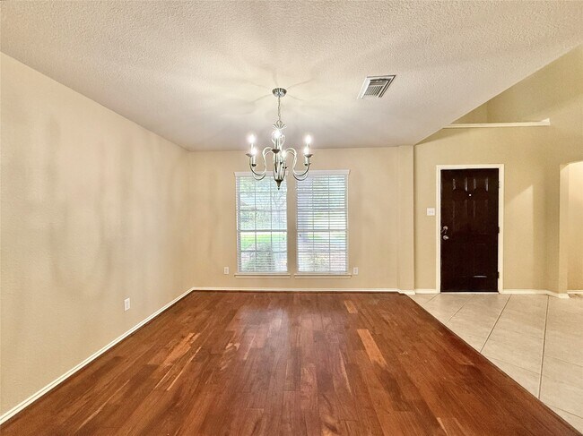 Foto del edificio - 1810 Katlyn Ln
