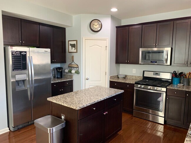 Building Photo - COLONIAL FORGE TOWNHOUSE - STAFFORD (END U...
