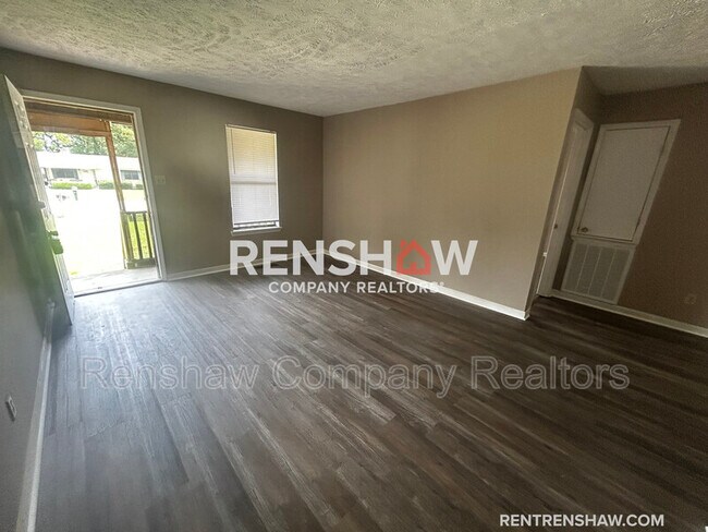 Building Photo - 181 Lealand Ln