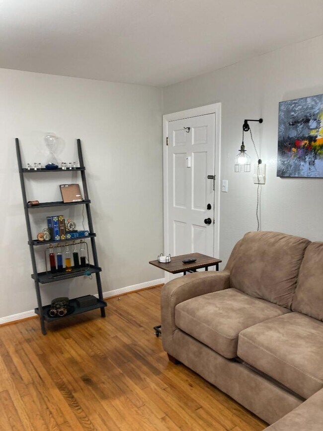 Photo - 908 E. 32nd Street - 908-101 Apartment