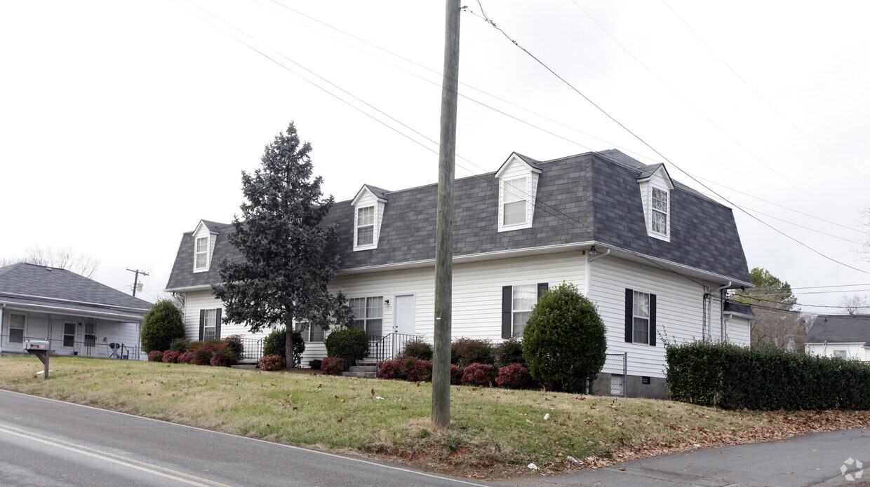 Foto del edificio - 2517-2519 Cedar Ln