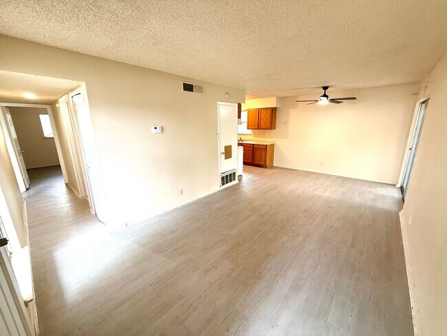 Foto del edificio - **APPLICATION RECEIVED** **MOVE-IN SPECIAL...