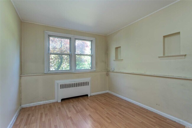 Building Photo - 20 Emerald Ln