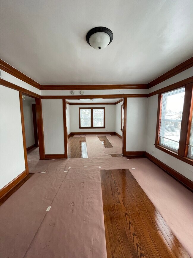 Foto del edificio - 3039 N LeClaire Ave
