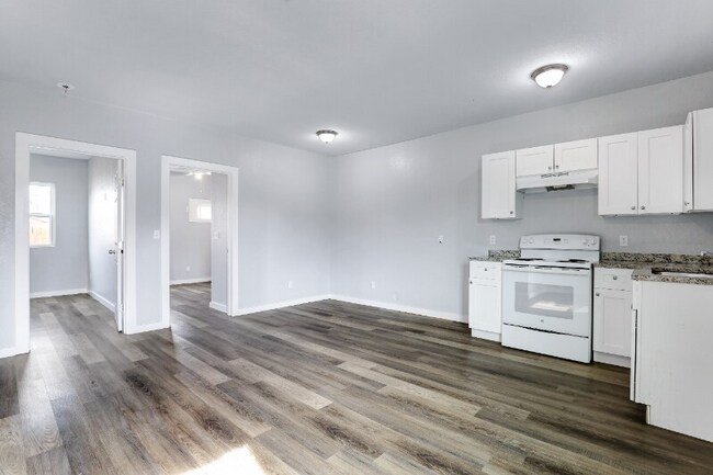 Building Photo - 438 S San Joaquin Ave