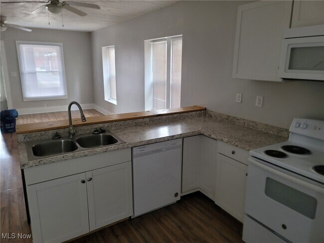 Foto del edificio - 71-73 6th St NW