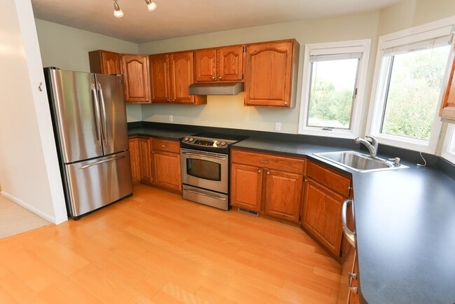 Building Photo - 2 Pine Grove Dr