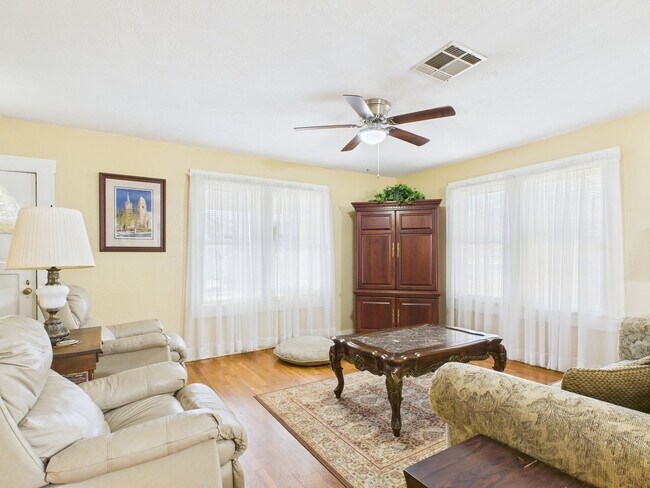 Foto del edificio - Quiet home in the central part of town