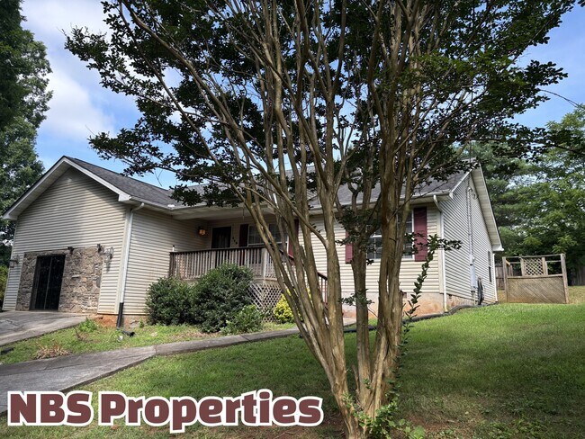 Foto del edificio - 119 N Clover Hill Ridge Rd