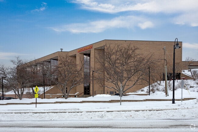 Building Photo - Norra