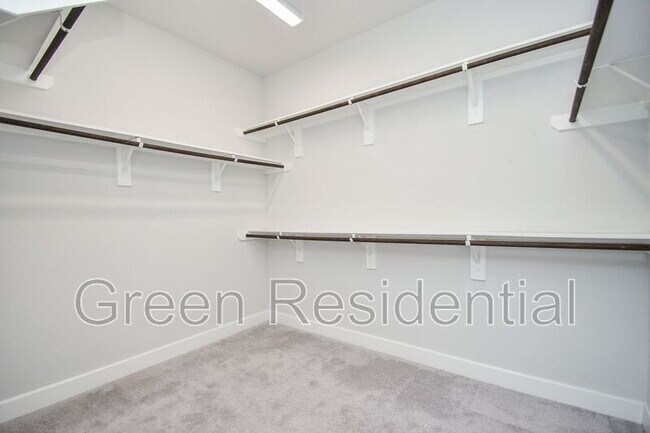 Building Photo - 9242 Dearborn Knoll Dr