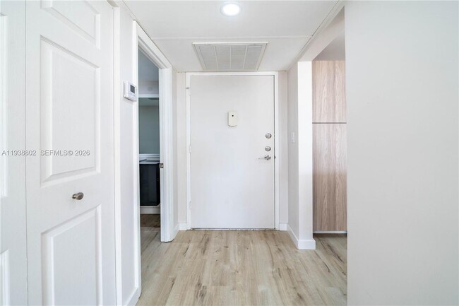 Foto del edificio - 2731 Taft St