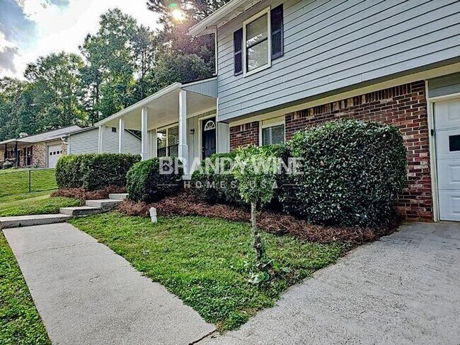 Foto del edificio - MOVE IN BY JULY 28TH AND HALF  OFF AUG RENT