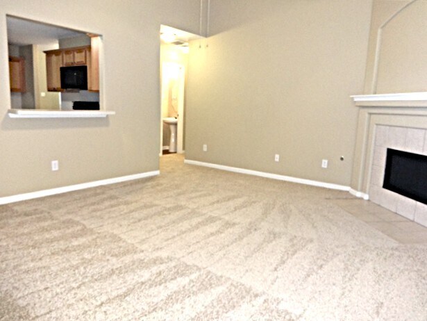 Foto del edificio - 423 Brushy Glen Dr