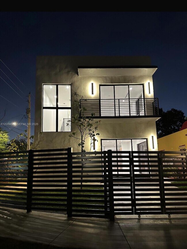 Foto del edificio - 2411 SW 16th Ter