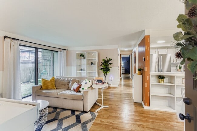 Building Photo - 77 Galen St