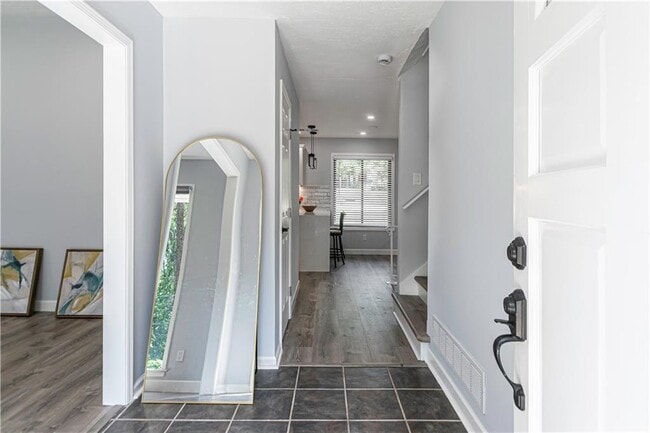 Building Photo - 986 Bramwell Ln