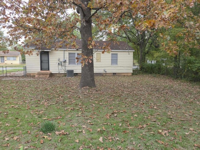 Building Photo - 2 N Richard Dr