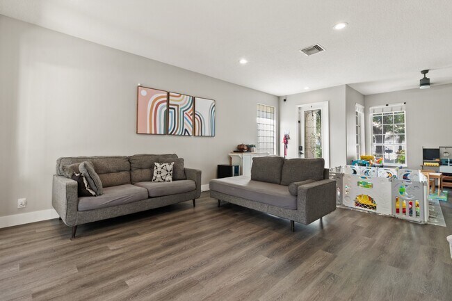 Foto del edificio - 4166 Wellington Shores Dr