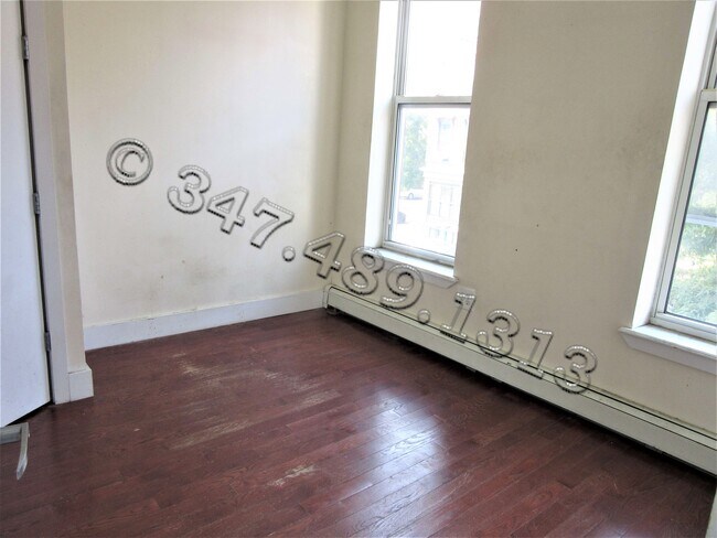 Building Photo - 702 Dekalb Ave