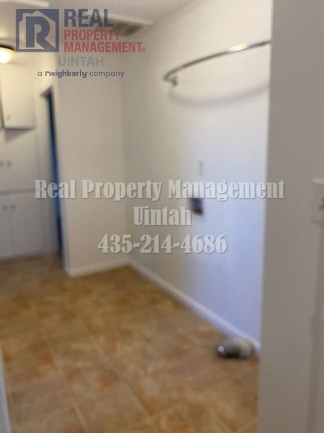 Foto del edificio - Cute 3 Bedroom 1 Bathroom Apartment