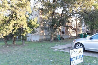 Building Photo - 209 Oak Trail Dr