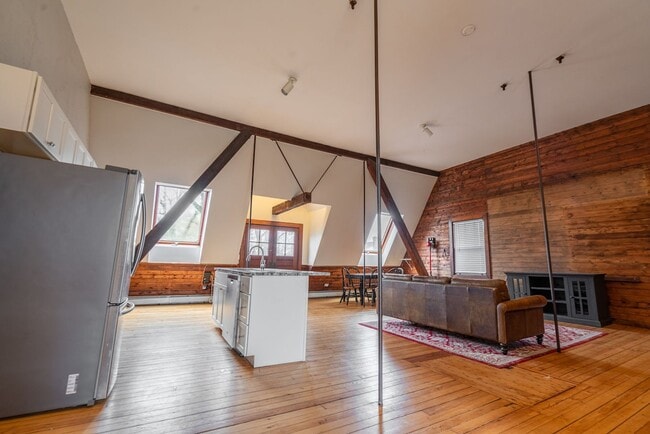 Building Photo - Charming Edgewood Studio – All Utilities Included | Washer & Dryer | April 1 Move-In