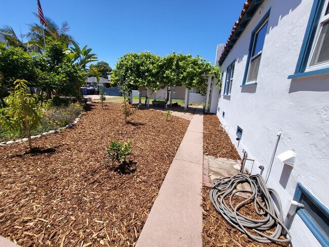 Foto del edificio - 357-357 Castaic Ave