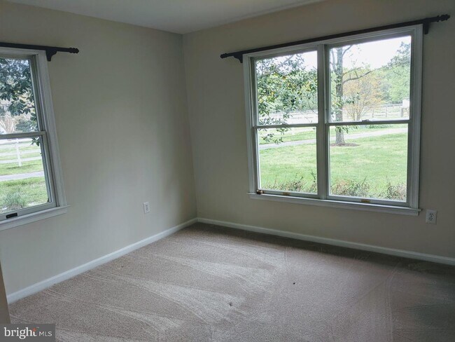 Foto del edificio - 104 Fox Run Ln