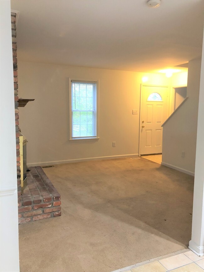 Family room- alt view - 4305 Pleasant Valley Rd