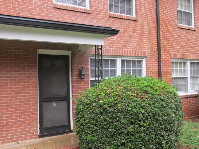 Building Photo - Laureldale Condo- 200 N. Laurel Ave #3B