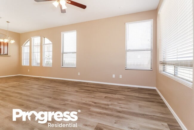 Building Photo - 4139 E Santa Fe Ln
