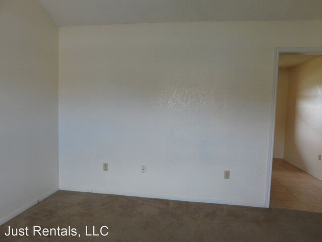 Building Photo - 306 North Dr