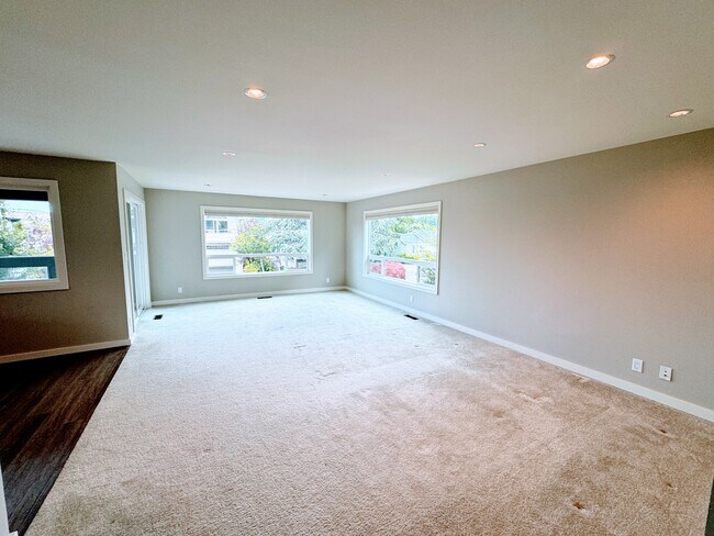 Living Room - 644 Bell Street