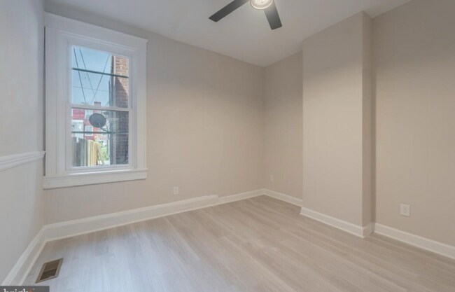Foto del edificio - 3335 Dudley Ave