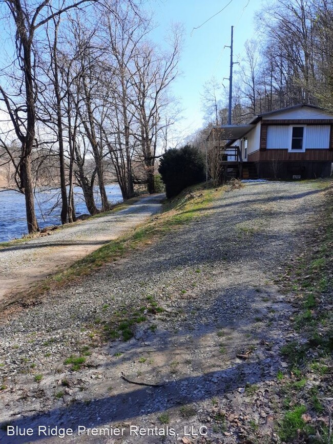 Building Photo - 2 br, 1 bath House - 462 Tunnel Mountain Road
