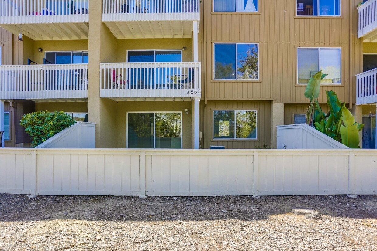 Foto principal - 2 Bedroom Oceanside Condo, with Private Ya...