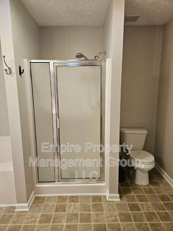 Building Photo - 202 Castlebury Dr