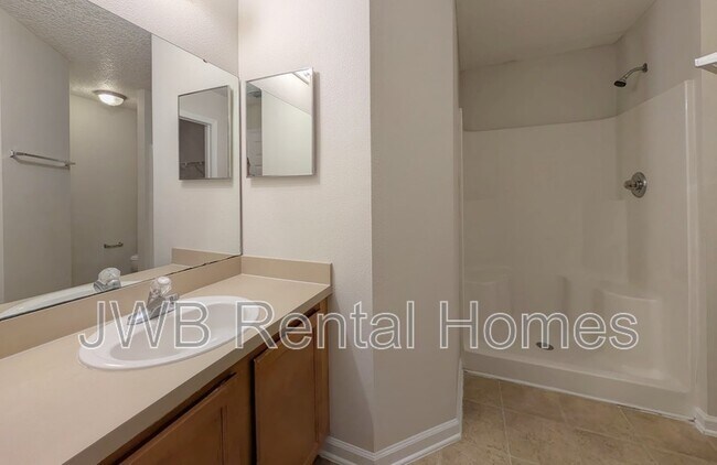 Foto del edificio - 8473 McGirts Village Ln